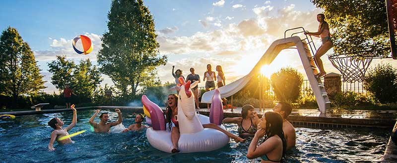 Plombier Lyon vous explique comment détecter et réparer une fuite d'eau dans votre piscine.